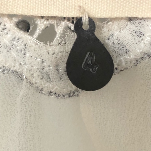 Rebecca Taylor Sheer Flouncy Tunic seen on Taylor Swift at 2010 Grammys - Picture 5 of 7